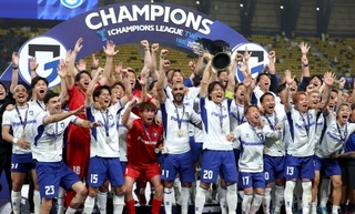 　アルナスルを破って初優勝を果たし、喜ぶＧ大阪イレブン＝リヤド（ゲッティ＝共同）