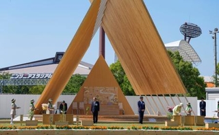 　天皇、皇后両陛下が出席されて行われた第７６回全国植樹祭の式典＝１７日午後、松山市