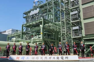 　竣工式が開催された姫路天然ガス発電所＝１８日午前、兵庫県姫路市