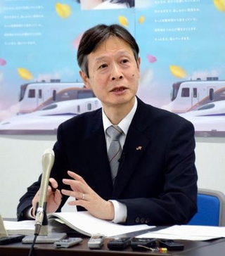 　記者会見するＪＲ東海の丹羽俊介社長＝１８日午後、名古屋市