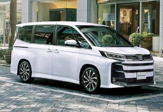 　トヨタ自動車のミニバン「ノア」