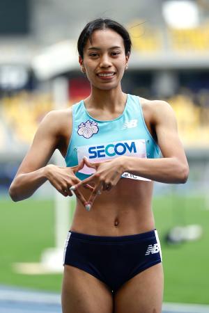 　女子１００メートル障害で３連覇した高橋亜珠＝カンセキスタジアムとちぎ
