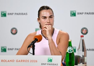 　テニスの全仏オープン開幕を前に記者会見するアリーナ・サバレンカ＝２２日、パリ（共同）