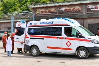 　救助活動が行われるガス爆発事故があった中国山西省長治市の炭鉱＝２３日（新華社＝共同）
