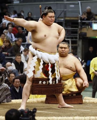 　横綱大の里＝３月
