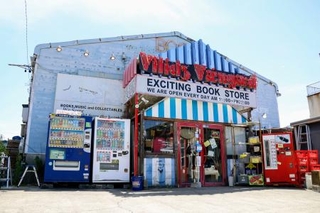 　５月末で閉店する「ヴィレッジヴァンガード」の本店＝９日、名古屋市