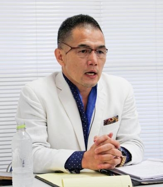 　記者会見する旧統一教会側代理人の中山達樹弁護士＝２６日午後、東京都新宿区