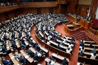 　「国家情報会議」創設法が可決、成立した参院本会議＝２７日午後