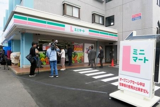 　ローソンの小型スーパー「Ｌミニマート」＝２８日午前、東京都小平市