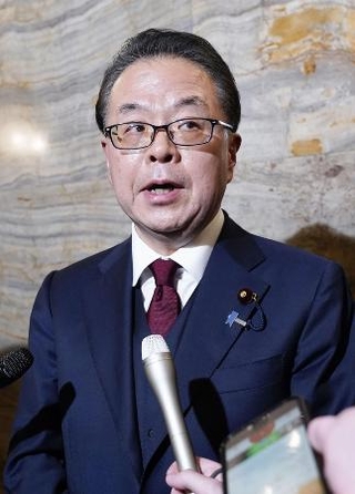 　世耕弘成氏＝２５年４月、国会