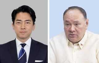 　小泉進次郎防衛相（左）、フィリピンのテオドロ国防相
