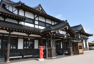 　保存修復工事を終えた「旧大社駅」の駅舎＝４月、島根県出雲市