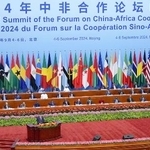 　２０２４年９月、開幕した中国アフリカ協力フォーラム首脳会合。手前は演説する習近平国家主席＝北京の人民大会堂（共同）