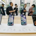 　昨年９月、アップルが発売したｉＰｈｏｎｅ「１７」シリーズと「エア」＝東京都渋谷区