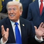 　４月３０日、ワシントンのホワイトハウスで記者団に話すトランプ米大統領（ＡＰ＝共同）