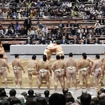 　一般公開で行われた横綱審議委員会の稽古総見＝両国国技館
