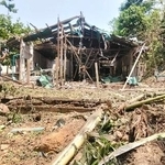 　ミャンマー国軍の空爆で破壊された、日本のＮＰＯの支援で建設された病院＝４月２３日、東部カレン州（共同）
