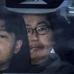 　大阪府警和泉署に入る杉平輝幸容疑者＝１日