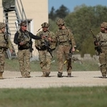 　ドイツ南部で訓練する米軍兵士ら＝４月３０日（ゲッティ＝共同）