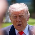　１日、米ワシントンのホワイトハウスで記者団に話すトランプ大統領（ＡＰ＝共同）