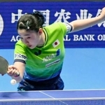 　世界選手権団体戦のフランス戦でプレーする張本美和＝ロンドン（共同）