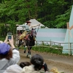 　京都市の下鴨神社で行われた「流鏑馬神事」＝３日午後