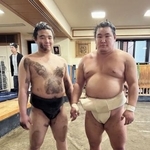 　錣山部屋に出稽古した豊昇龍。左はいとこの天狼星＝東京都江東区