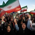 　イランの首都テヘランで集会に参加した人たち＝４月２９日（ＷＡＮＡ提供、ロイター＝共同）
