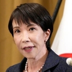 　記者団の取材に応じる高市首相＝４日、キャンベラ（共同）