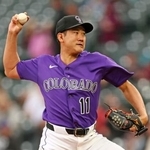 　メッツ戦に先発し、５回１／３を投げ３安打４失点で２敗目を喫したロッキーズ・菅野＝デンバー（ゲッティ＝共同）
