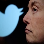 　ツイッターのロゴとイーロン・マスク氏＝２０２２年１０月（ロイター＝共同）