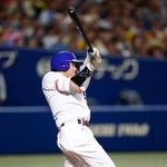 　３回中日１死満塁、村松が右翼線に走者一掃の三塁打を放つ＝バンテリンドーム