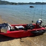 　プレジャーボートと衝突し、子ども２人が海に投げ出されたミニボート＝５日、香川県直島町（玉野海上保安部提供）