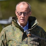 　ドイツ連邦軍の基地を視察するメルツ首相＝４月３０日、ミュンスター（ＡＰ＝共同）