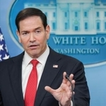 　５日、米ホワイトハウスで報道官の代役として記者会見するルビオ国務長官（ゲッティ＝共同）