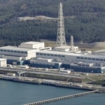 　新潟県の東京電力柏崎刈羽原発の（左から）５号機、６号機、７号機＝２０２５年１１月