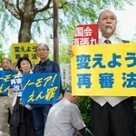 　国会前で開かれた、再審制度を見直す刑事訴訟法改正案を巡る集会に集まった人たち＝７日午前