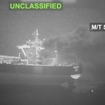 　８日、米中央軍がＸ（旧ツイッター）に投稿したイラン船籍の石油タンカーに攻撃する映像