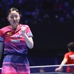 　女子準決勝のドイツ戦でガッツポーズする張本美和＝ロンドン（共同）