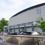 　磐越道マイクロバス事故で亡くなった男子生徒が通っていた北越高＝７日、新潟市