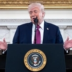 　演説するトランプ米大統領＝４月２１日、ワシントン（ＡＰ＝共同）