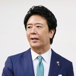 　記者会見する福岡市の高島宗一郎市長＝１１日午前、福岡市役所