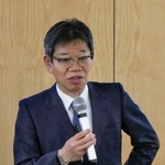 　記者会見するロームの東克己社長＝１２日午後、京都市