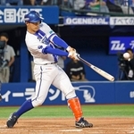 　２回ＤｅＮＡ１死一、三塁、松尾が右前に先制打を放つ＝横浜