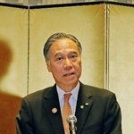 　５選を目指し、知事選への出馬を表明した長野県の阿部守一知事＝１３日午前、長野市
