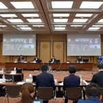 　開かれた中央社会保険医療協議会の総会＝１３日午前、東京都千代田区