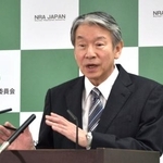 　記者会見する原子力規制委の山中伸介委員長＝１３日午後、東京都港区