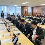 　東京・永田町の党本部で開かれた自民党安全保障調査会の会合＝１３日午後