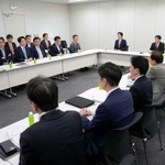 　国会で開かれた「社会保障国民会議」の実務者会議＝１３日午後