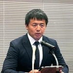 　記者会見する元ボブスレー男子日本代表の村上健二さん＝１３日、東京都内